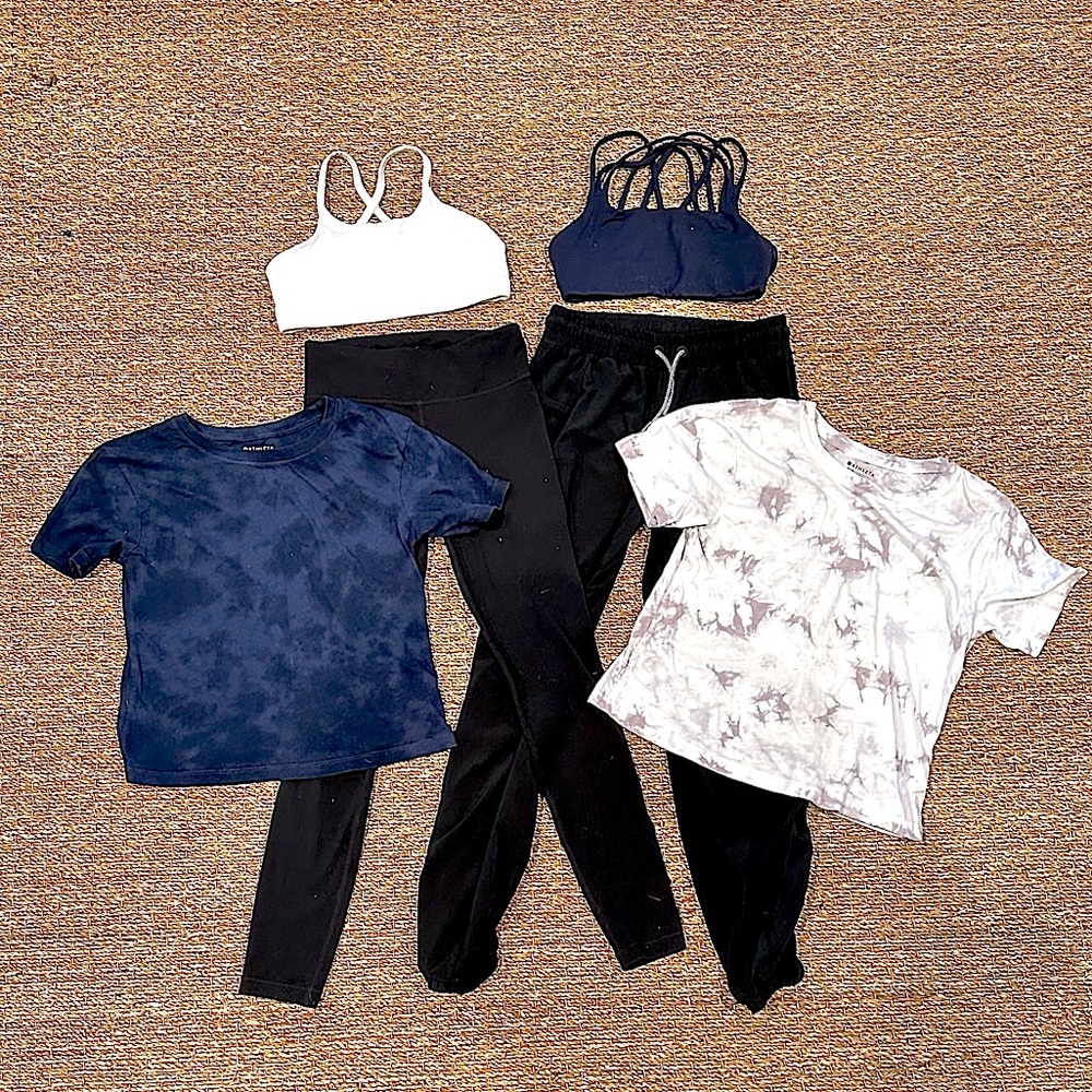 ATHLETA MIX & MATCH 2 bras, 2 Ts, 2 bottoms